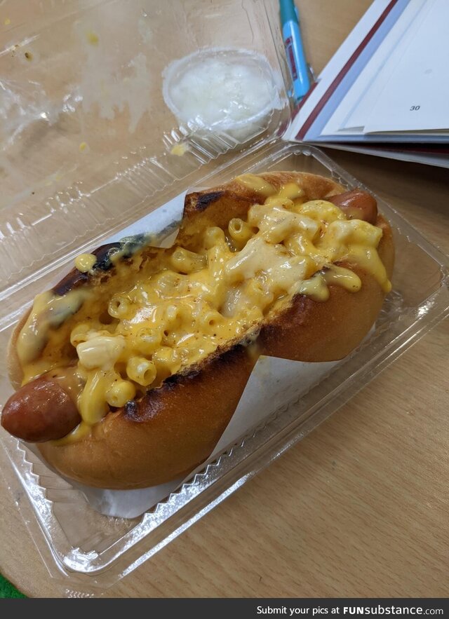 [OC] Mac and Cheese Hotdog