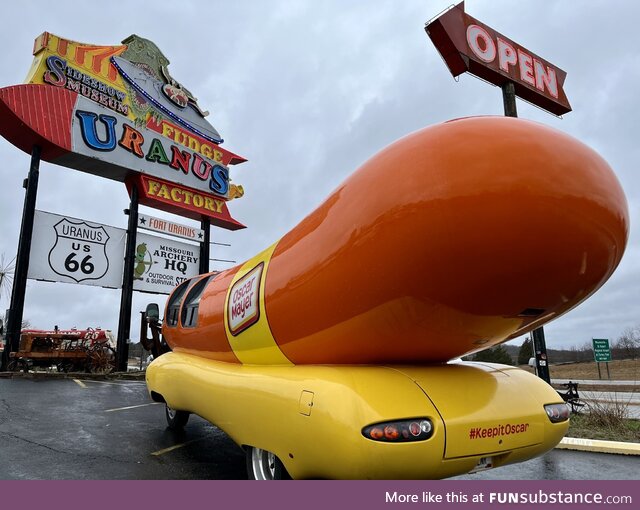 Wienermobile in Uranus