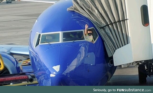 Mom was worried about her kid flying alone so the captain did this for them once they