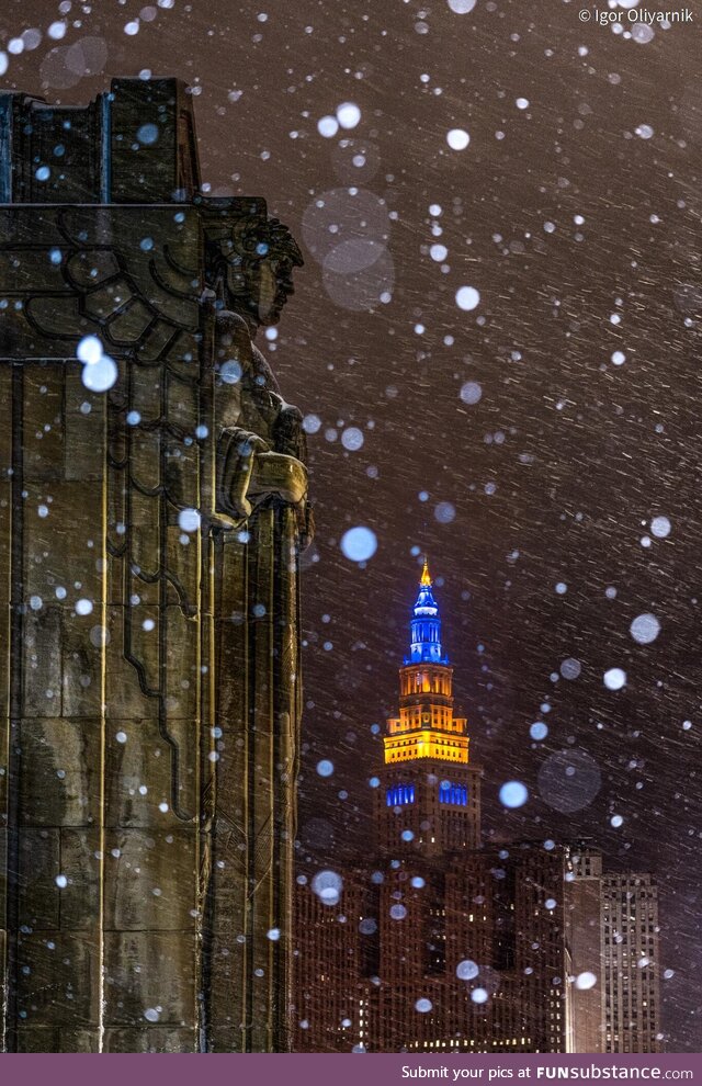 Terminal Tower in Cleveland lit up in Ukrainian colors