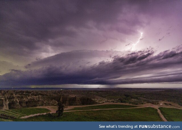 Awesome badlands thunderstorm [oc]