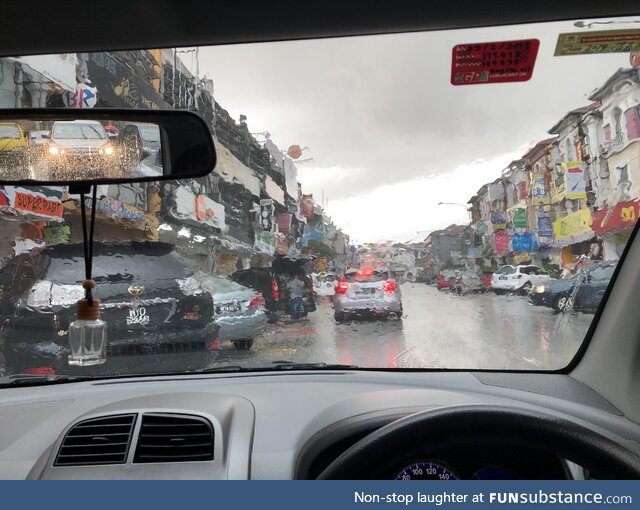 Raindrops turns the windshield into an oil painting