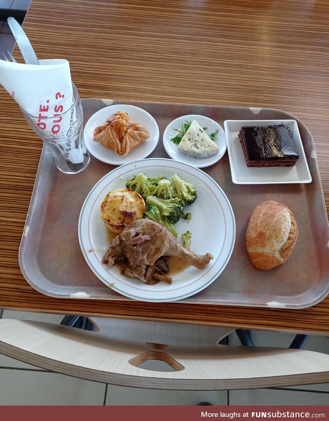 Average college cafeteria meal in France (Public University, €3.30)