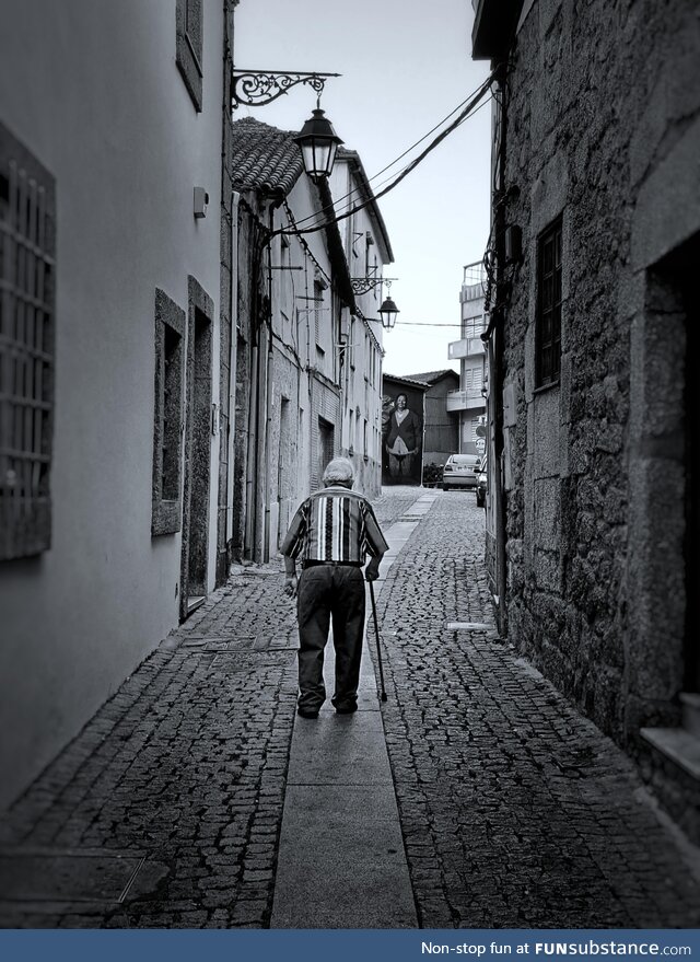 Covilha, portugal - black & white - street & travel photography +