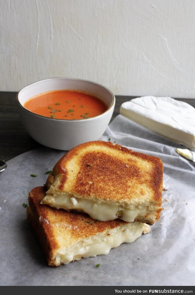 Grilled cheese & tomato soup