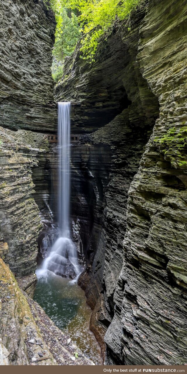 Cavern cascade [oc]