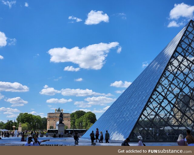 [OC] A magnificent view of the Pyramid outside The Louvre