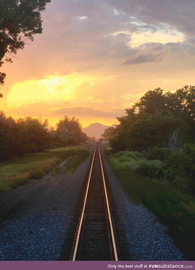 [OC] Colorado Sunset from the eastbound California Zephyr