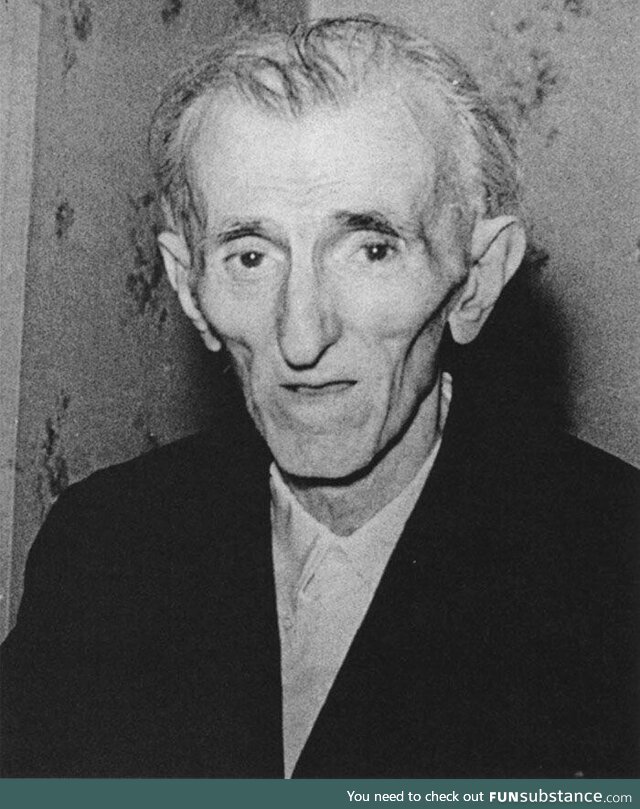 This is the last known photo of Nicola Tesla. On 7th January 1943, Tesla died alone,