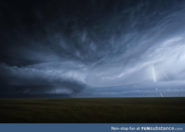 Captured this mothership supercell tonight in New Mexico, USA