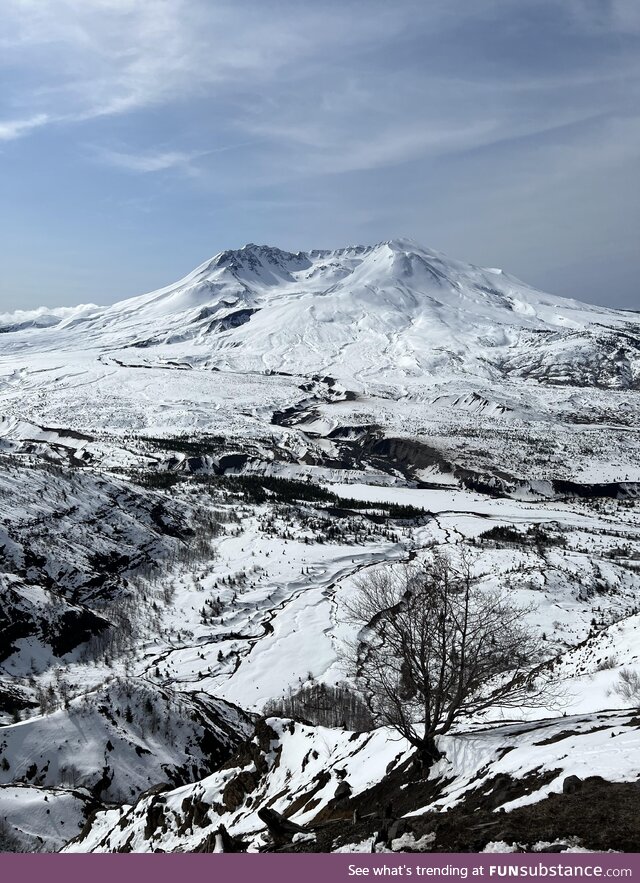 [OC] Johnston Ridge Observatory looking at Mount St. Helens