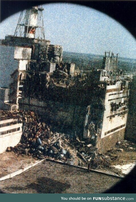 The first photo of the Chernobyl plant, taken by by Igor Kostin 14 hours after the