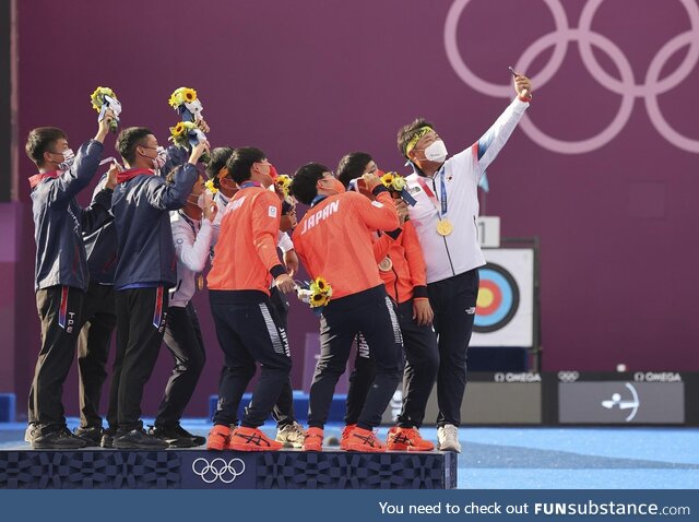 Olympics Men's Team Archery - Medallists from Korea, Japan and Taiwan take selfie together