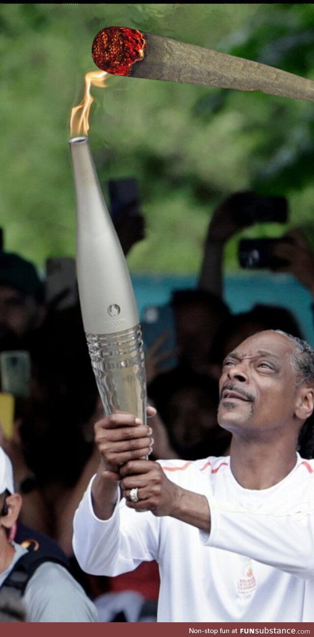 Snoop Dogg with Olympics joint