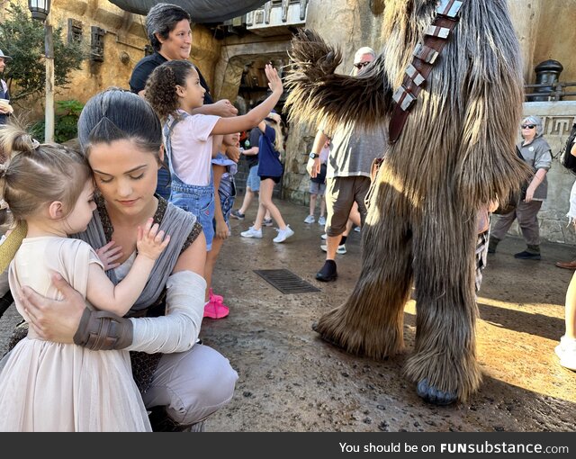 My daughter meeting Rey at Galaxy’s Edge in Disneys Hollywood Studios