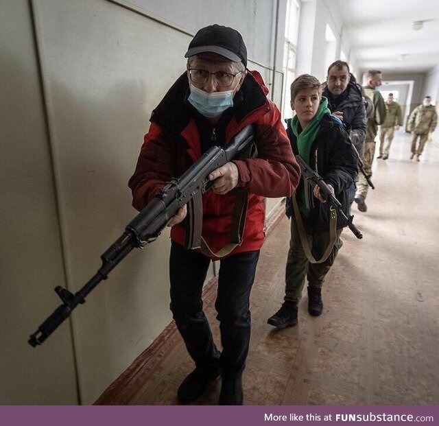 Ukrainian civilians training to defend themselves in the event of an invasion