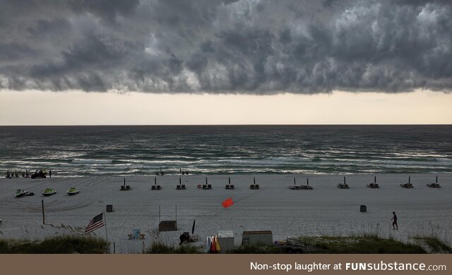 Thunderstorms coming in fast earlier today [OC]