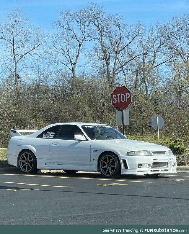 Someone working at a Tesla service center drives this GTR