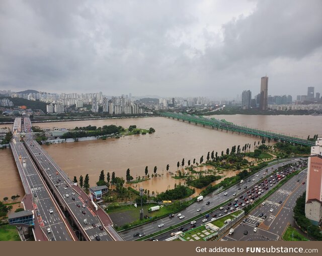 (OC) Monsoon weather hitting Seoul, Han River levels rising