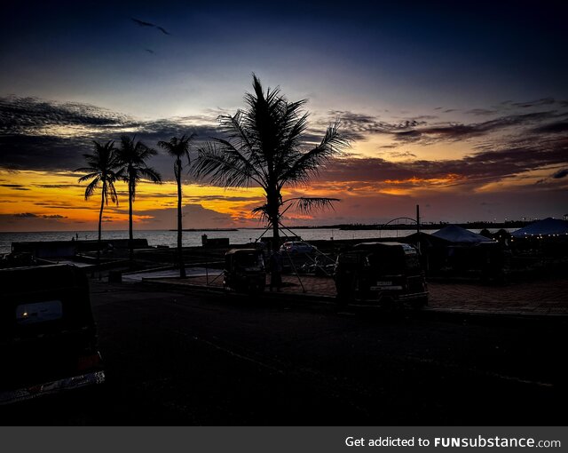 [OC] Galle face beach from the road next to it