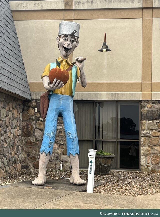 A hotel in Woodstock Virginia