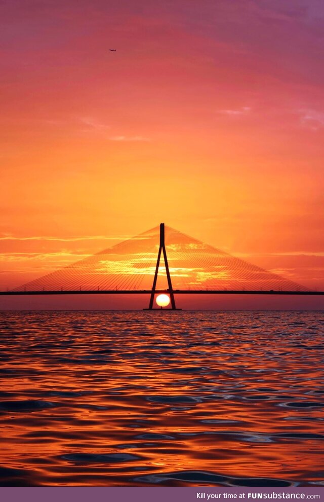 Geometrical sunset - sealink