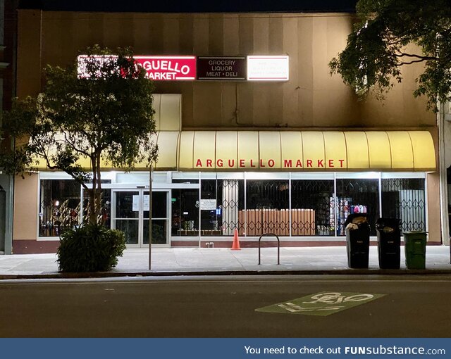 Silent storefront