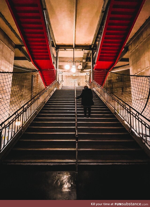Going up  - metro cité (oc)