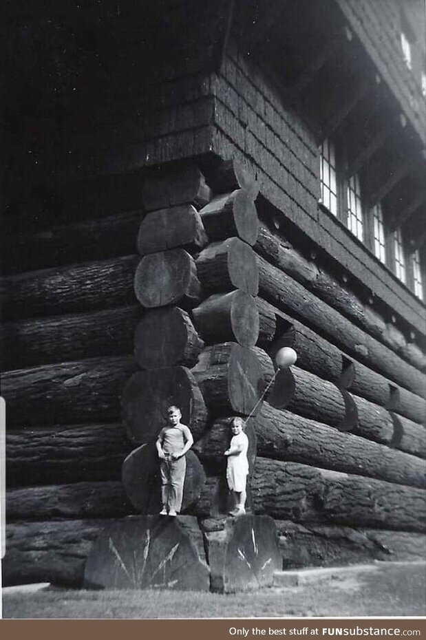 World’s largest log cabin. Portland, Oregon, USA, 1938. Built in 1905, burned down in
