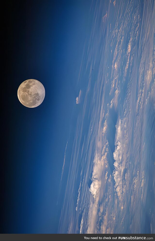 Full Moon captured by Commander Jeff WIlliams of NASA during Expedition 48 from ISS
