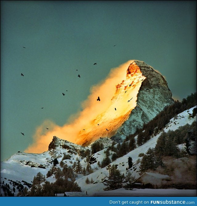 Morning sun hits the matterhorn