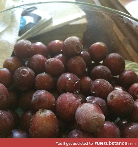 Frozen Grapes. A healthy alternative to junk food.