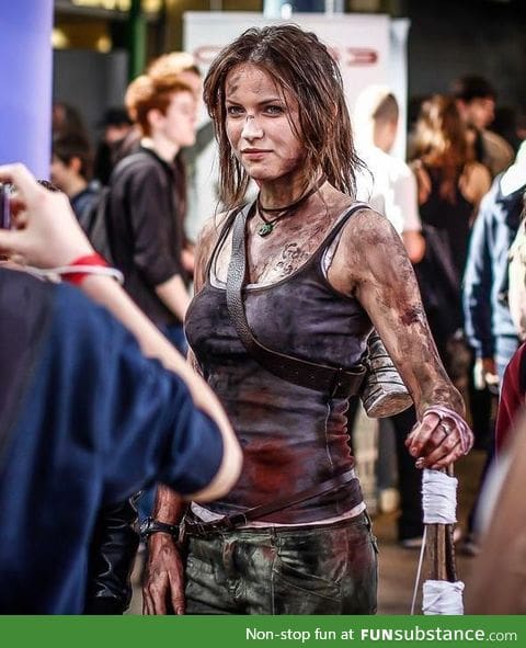 Amazing and realistic Lara Croft cosplay