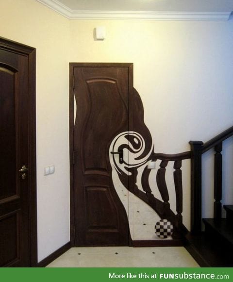 Trippy door