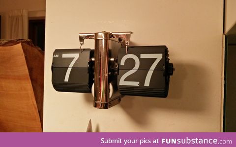 Retro flip clock