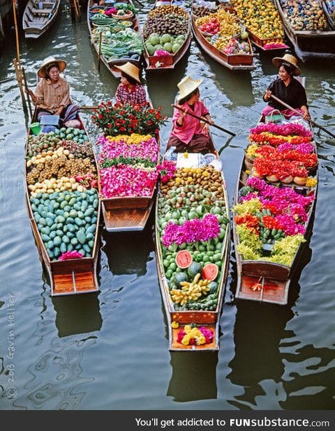 Floating market