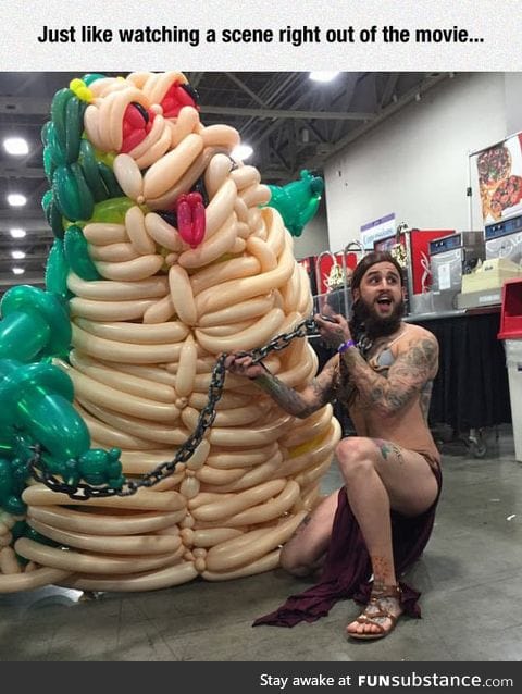 This Jabba and Leia cosplay is perfect