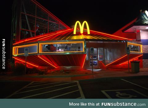 McDonald's in Roswell, NM looks like a ufo