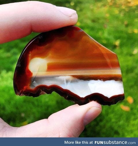 Colors in this piece of agate look like a sunset