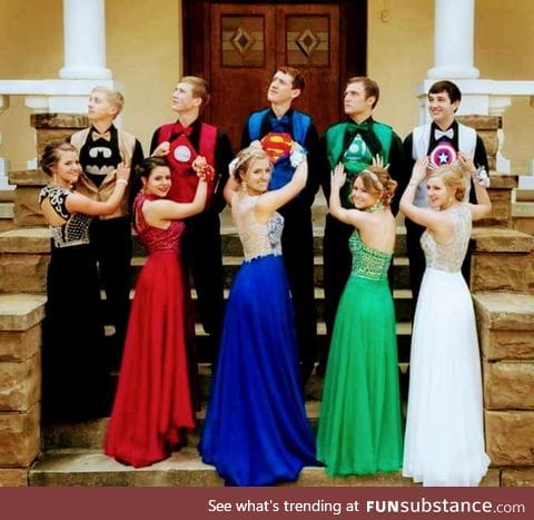 An awesome prom pic