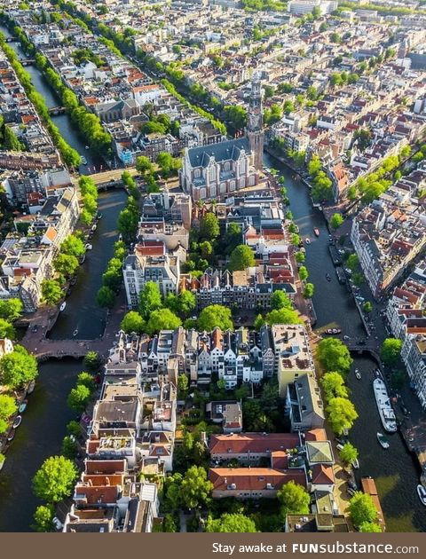 The cosy canals of Amsterdam