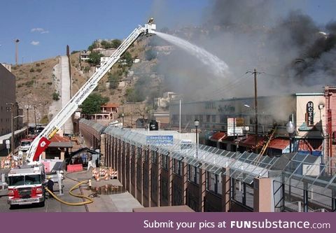 US firefighters helping out in Mexico