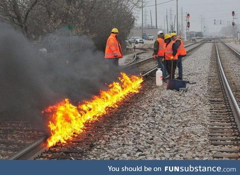 Chicago Is So Ridiculously Cold That the Railroad Tracks Need to Be on Fire to Keep the