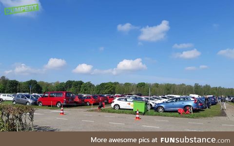 Traffic controllers with a sense of humor made visitors park by color