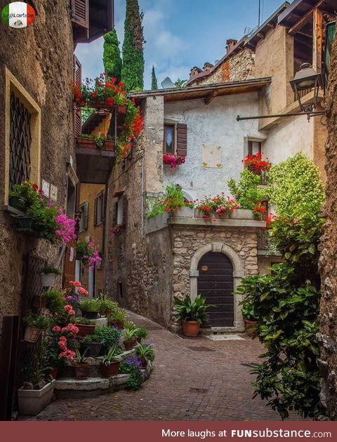 A colorful alleyway in Borghi, Italy