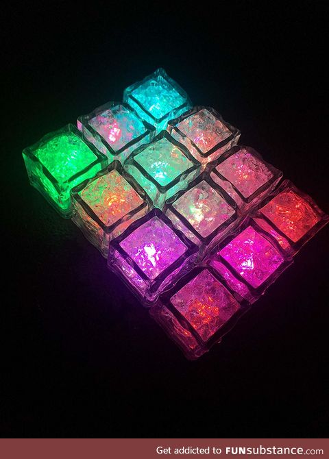 CUBES ice light up 12 pack - Multicolor sensor liquid for drinks and more