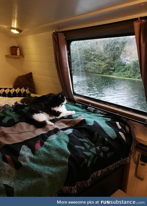 Rainy Sundays on the boat