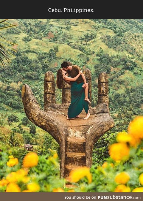 Giant hand of Sirao Gardens