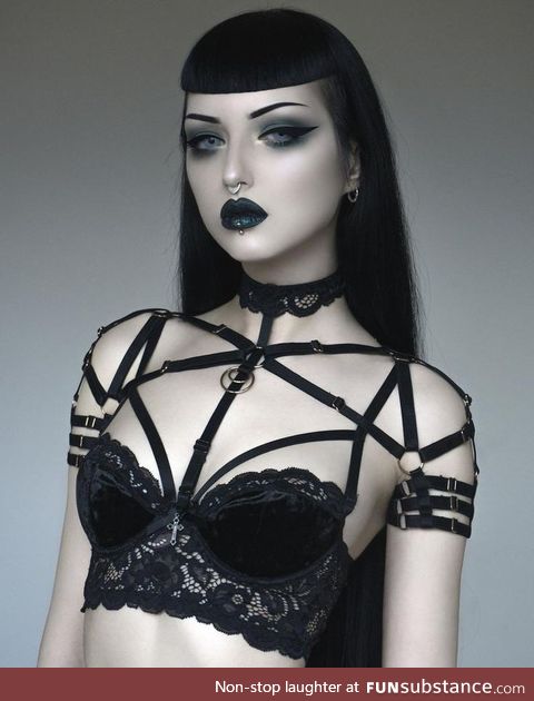 Daily Dose of Goth Girls #5: porcelain skin