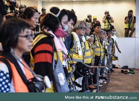 These elderlies formed a human chain to buy time for HONG KONG protesters to escape